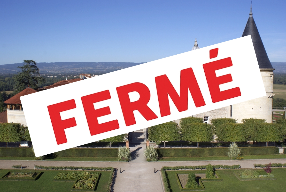 château avec bandeau "fermé"